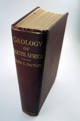 DU TOIT A. L. - The Geology of South Africa.